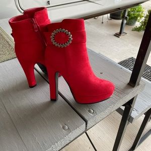 Dream Pairs Boots Size 6